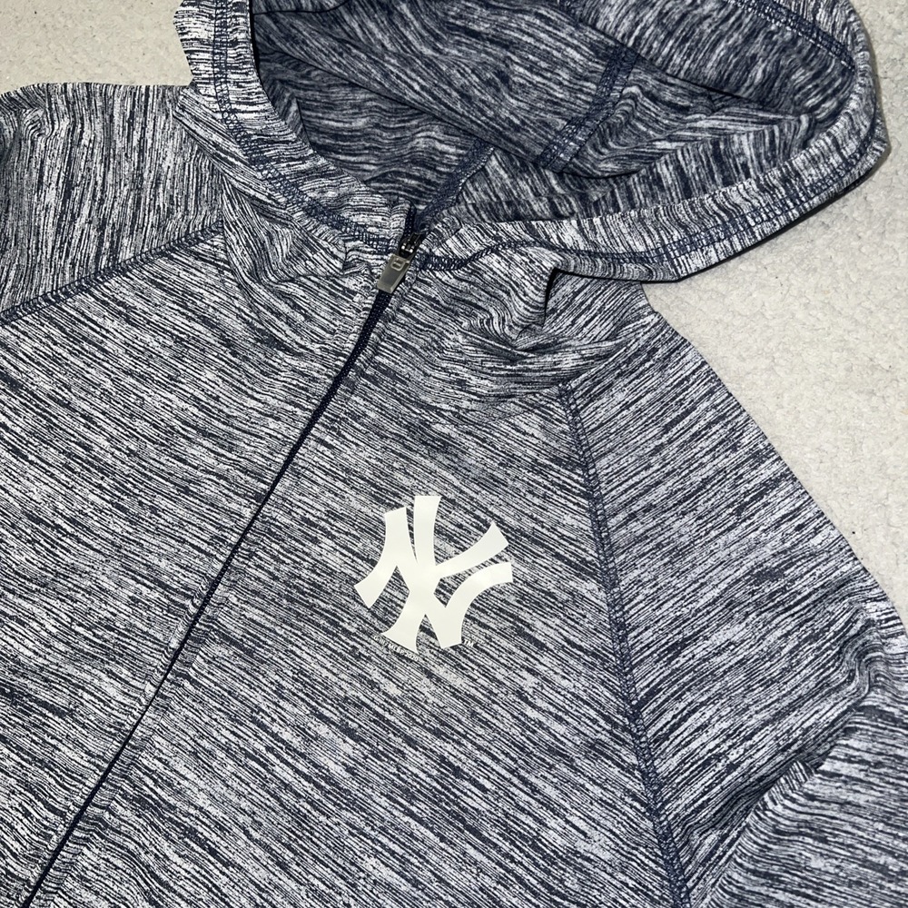 NWT New York Yankees Sweater Women Sz L Blueish Gray Hooded Full Zip Genuine MLB